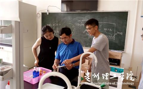 20160714161254886.jpg 曾羽到制药工程学院实验教学中心调研指导工作_副本.jpg